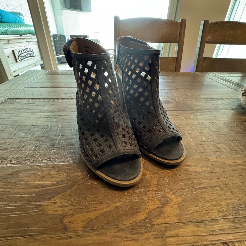 Women's Report Dark Grey Peep-Toe Cutout Sandals (Stitch Fix)
